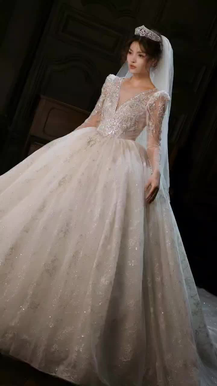 拥有与生俱来的温柔美感和庄重仪式