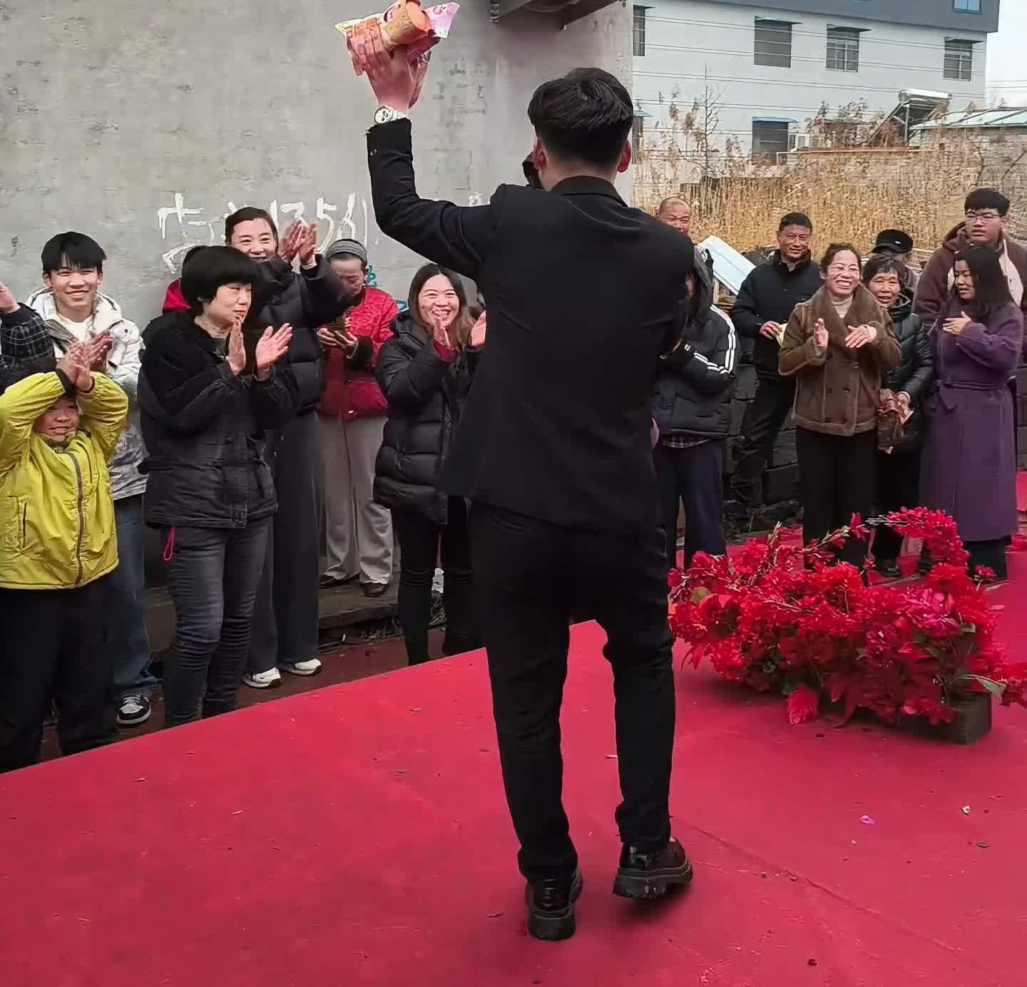 婚礼主持人的暖心金句，让现场瞬间