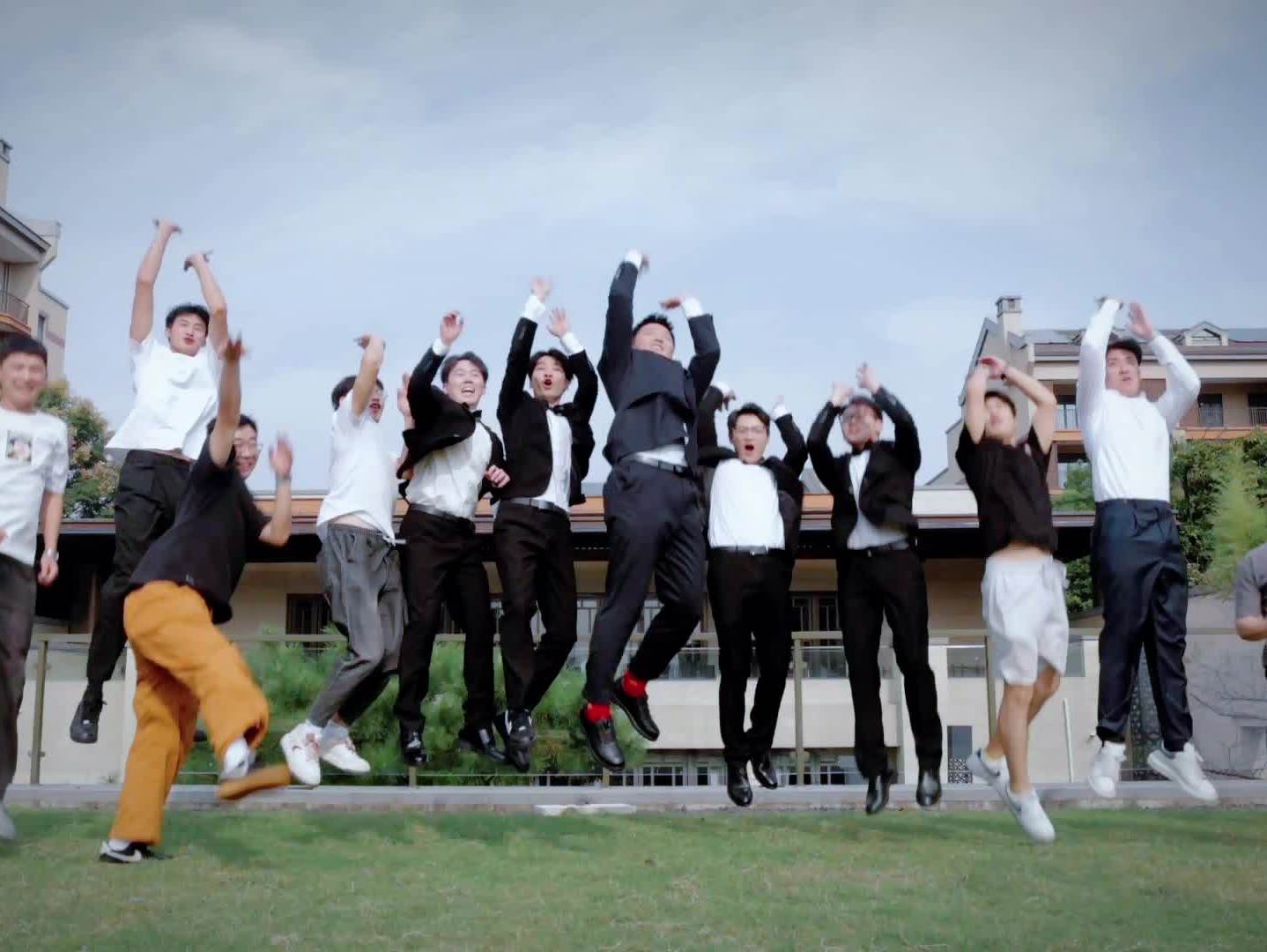 婚礼当天人再多 你也逃不掉我的镜头～