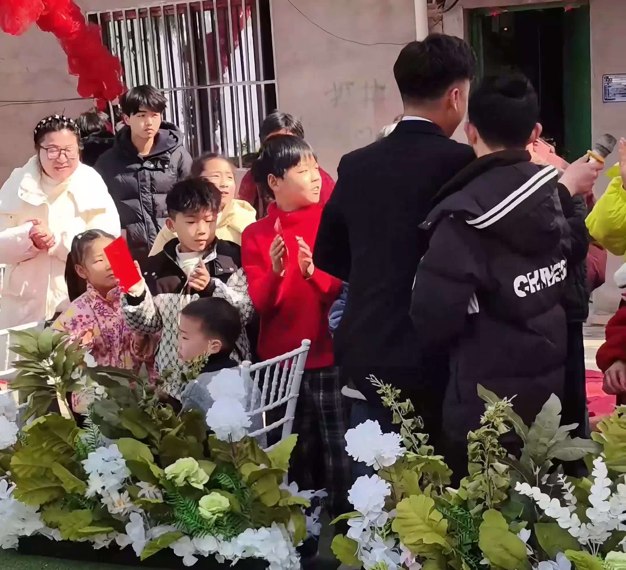 如何让婚礼主持既有趣又不尬？实战