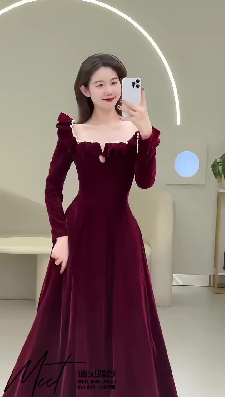 丝绒小礼服