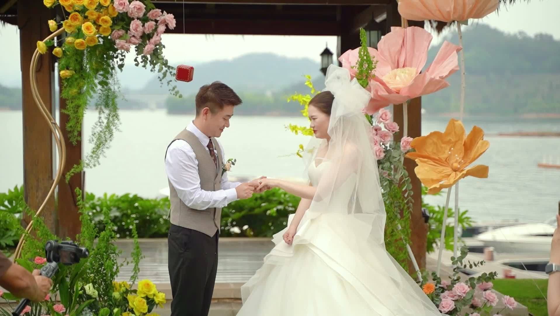 与君初相识，恰似故人归