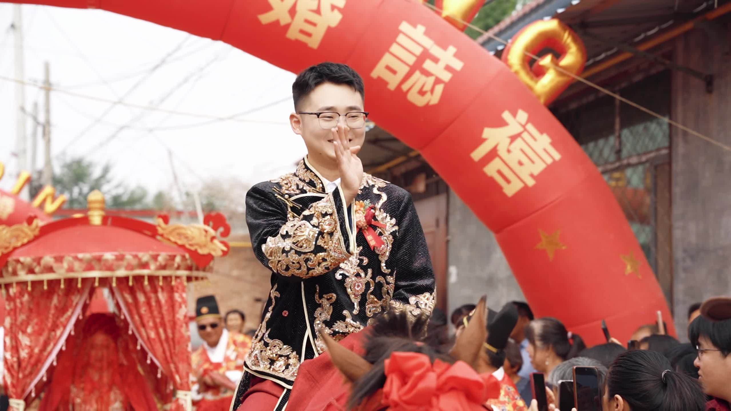 花轿接亲好热闹