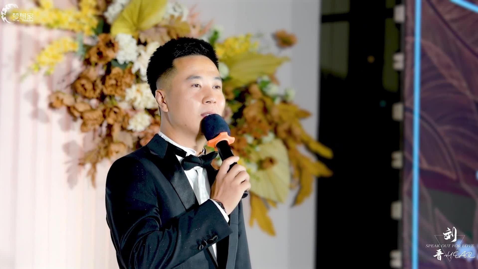 轻松自然 娓娓道来的主持人