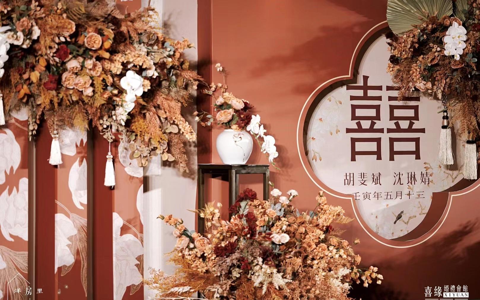復(fù)古紅棕色系訂婚宴