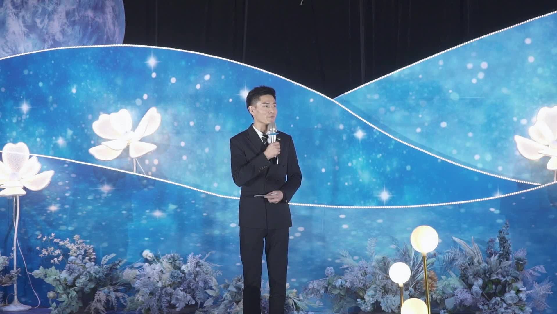 太阳升起投身事业夕阳西下爱人相拥