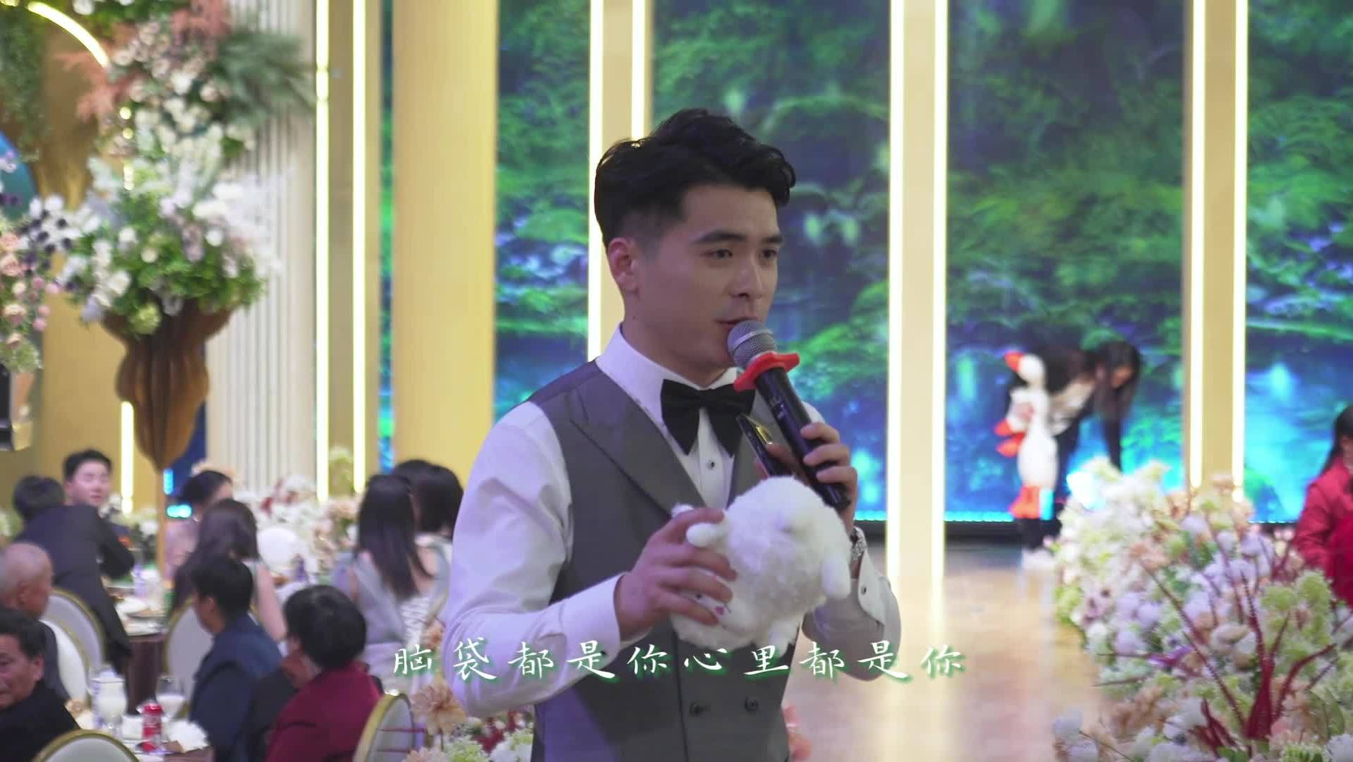 演唱《情非得已》