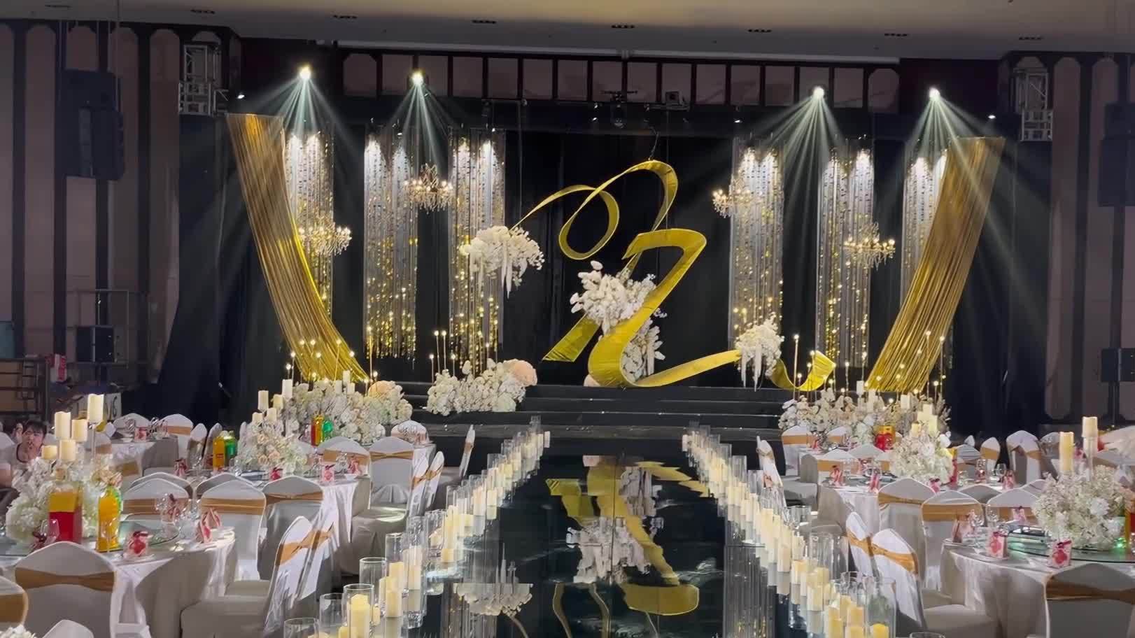 金色线帘老钱风婚礼