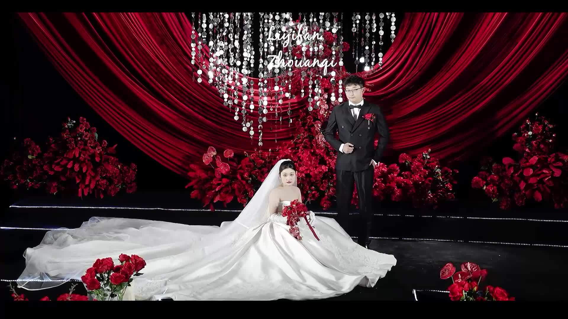 紅與黑交織的婚禮盛宴，莊重而深情