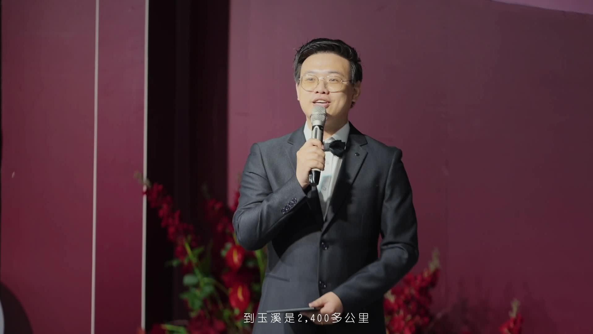 初見乍驚歡，久處亦怦然