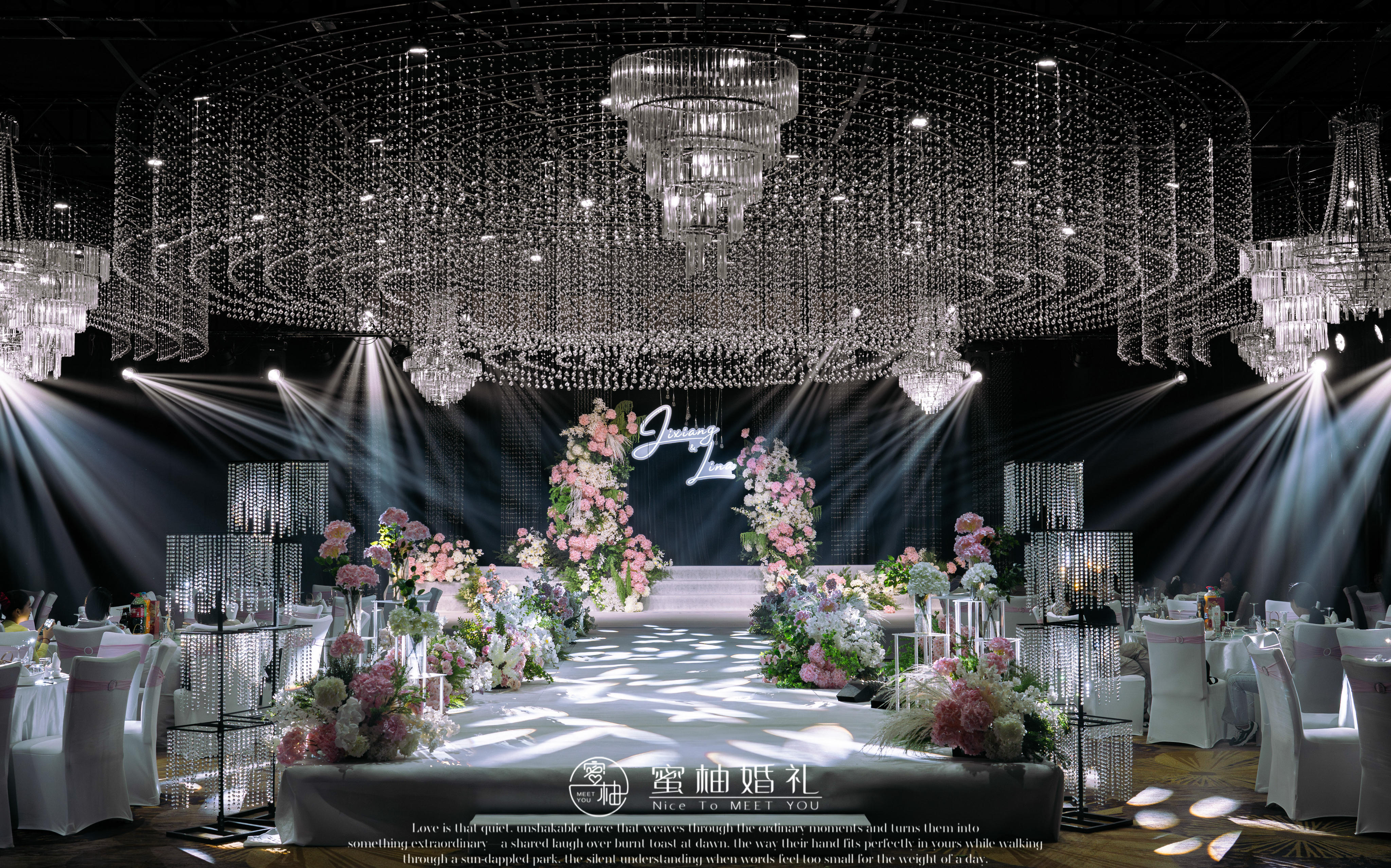 机场希尔顿酒店·秦汉厅配白粉水晶