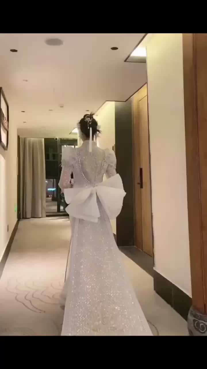 火爆全网的白月光秀禾，白月光礼服