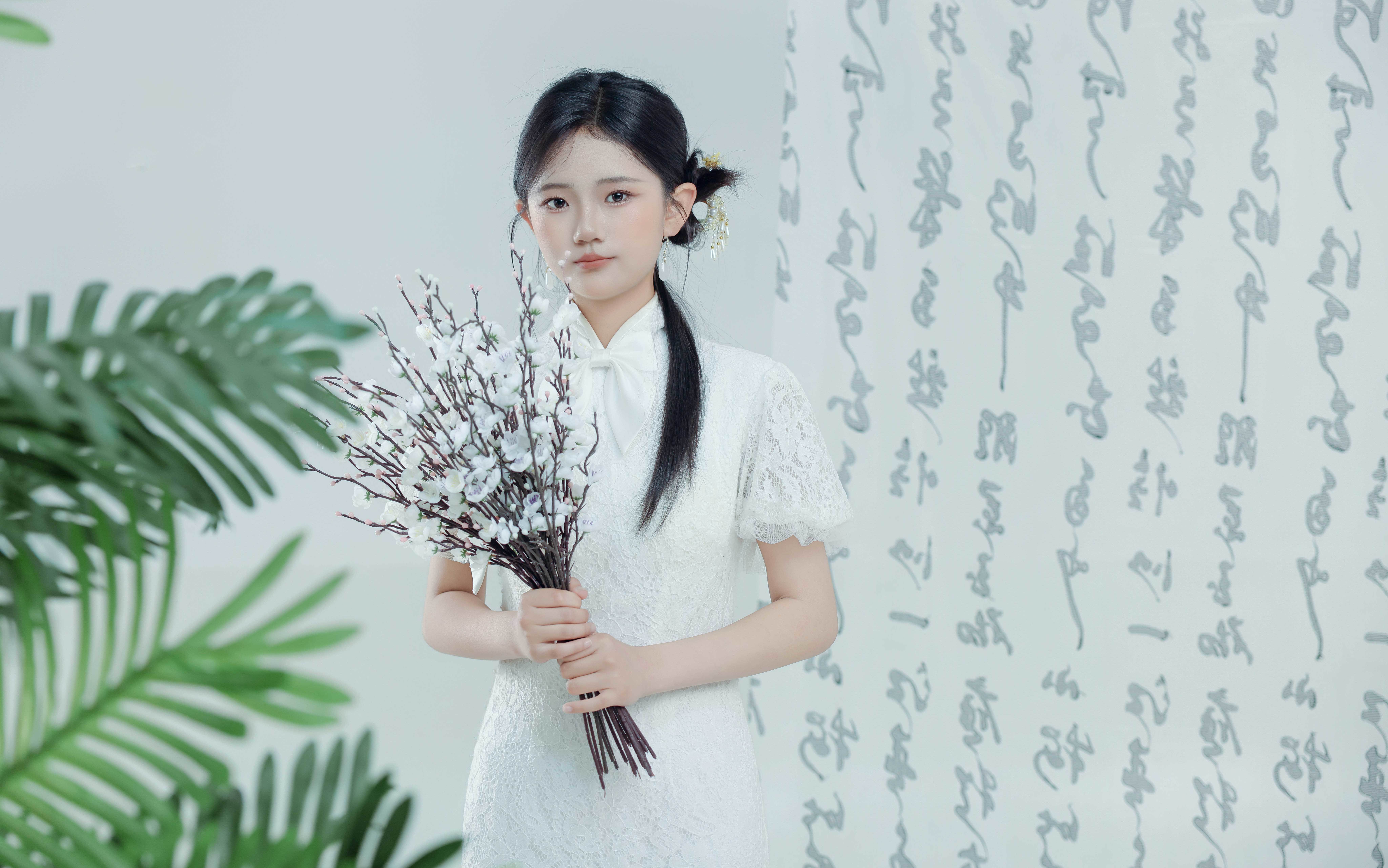 新中式少女｜白旗袍雅韵国风儿童写真