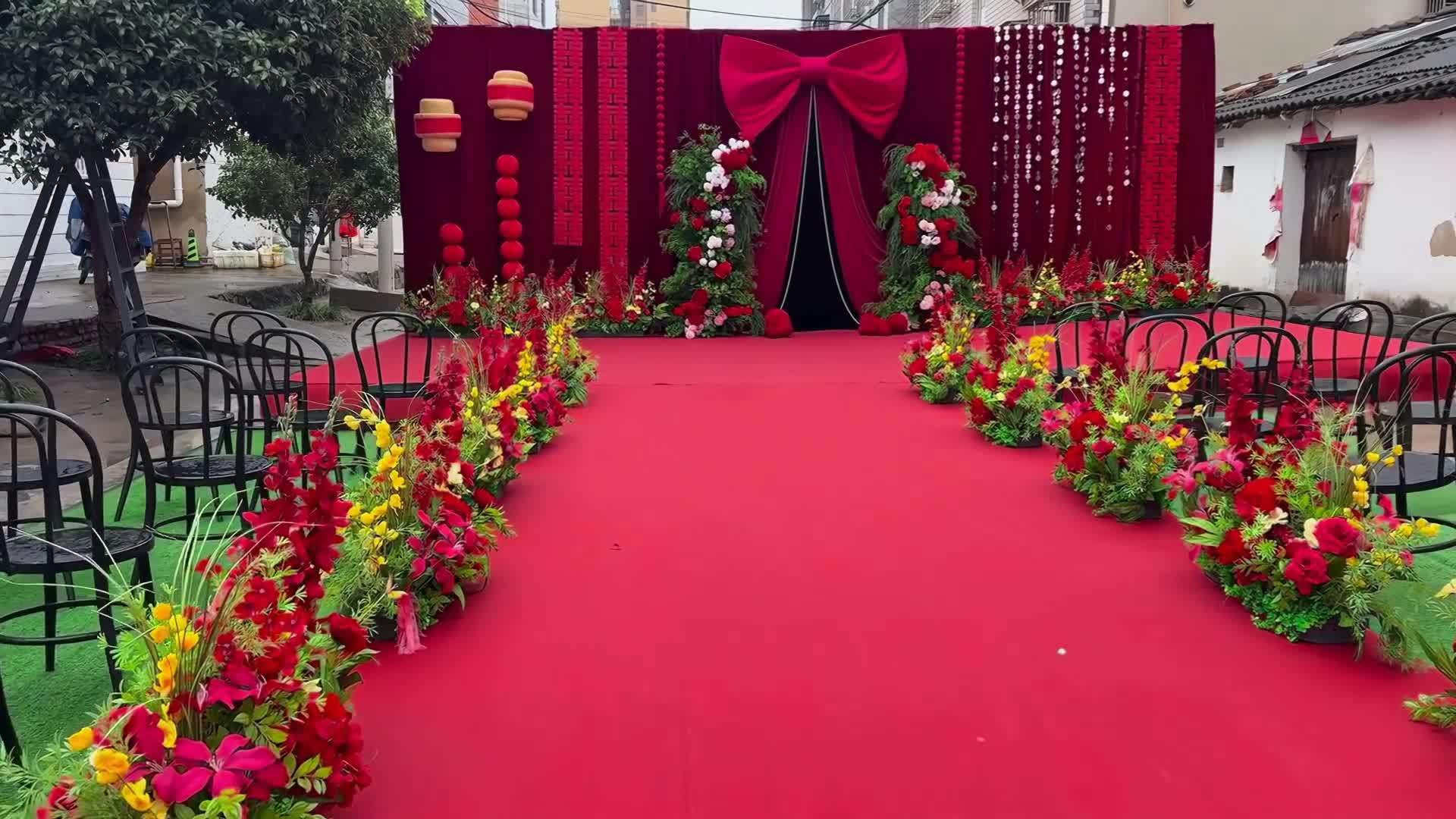 紅色布幔野生系婚禮