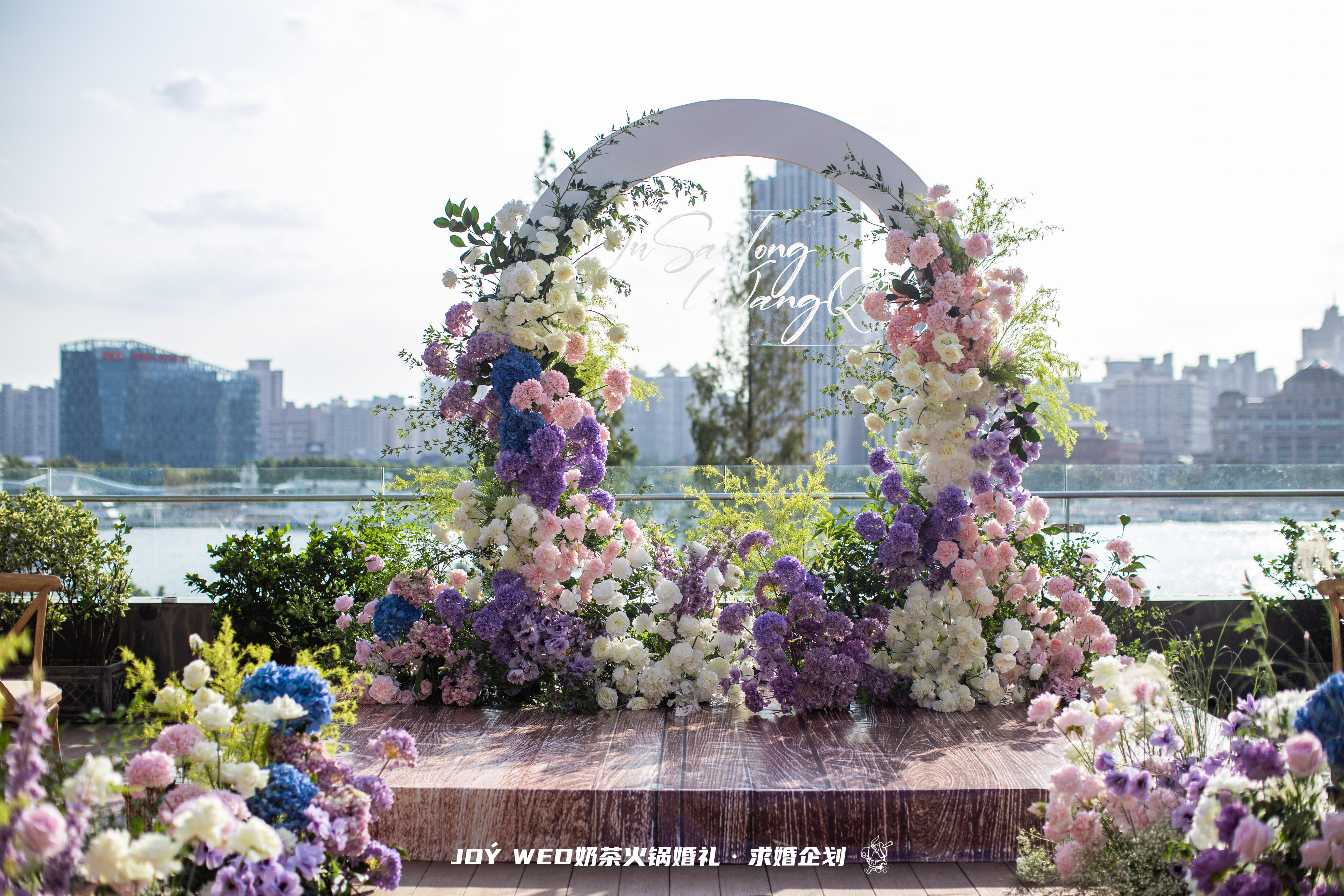 温柔感鲜花露台婚礼
