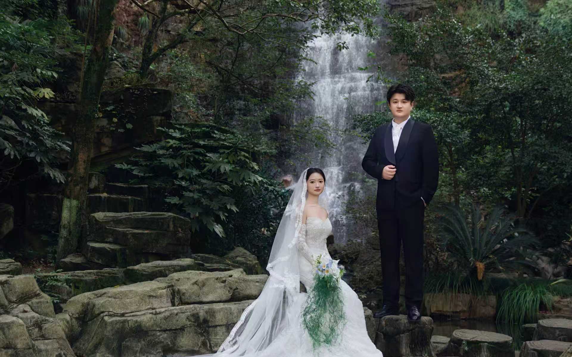 法式瀑布婚纱照