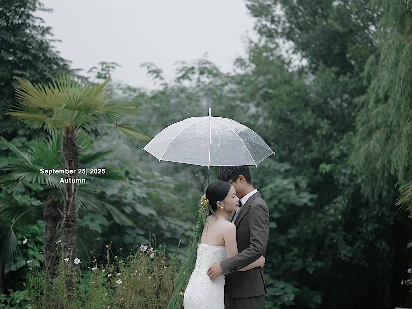 雨天戶外婚禮的氛圍感