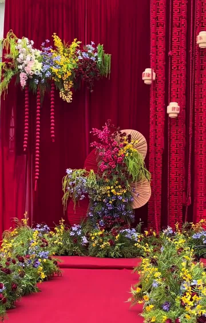 農(nóng)村挑高紅色布?；槎Y