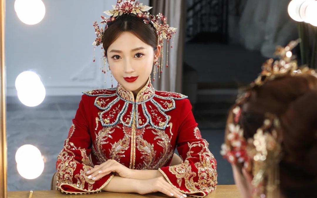 DORA   红丝绒中式秀禾服