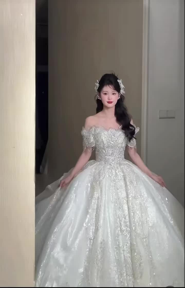 唯美一字肩大拖尾