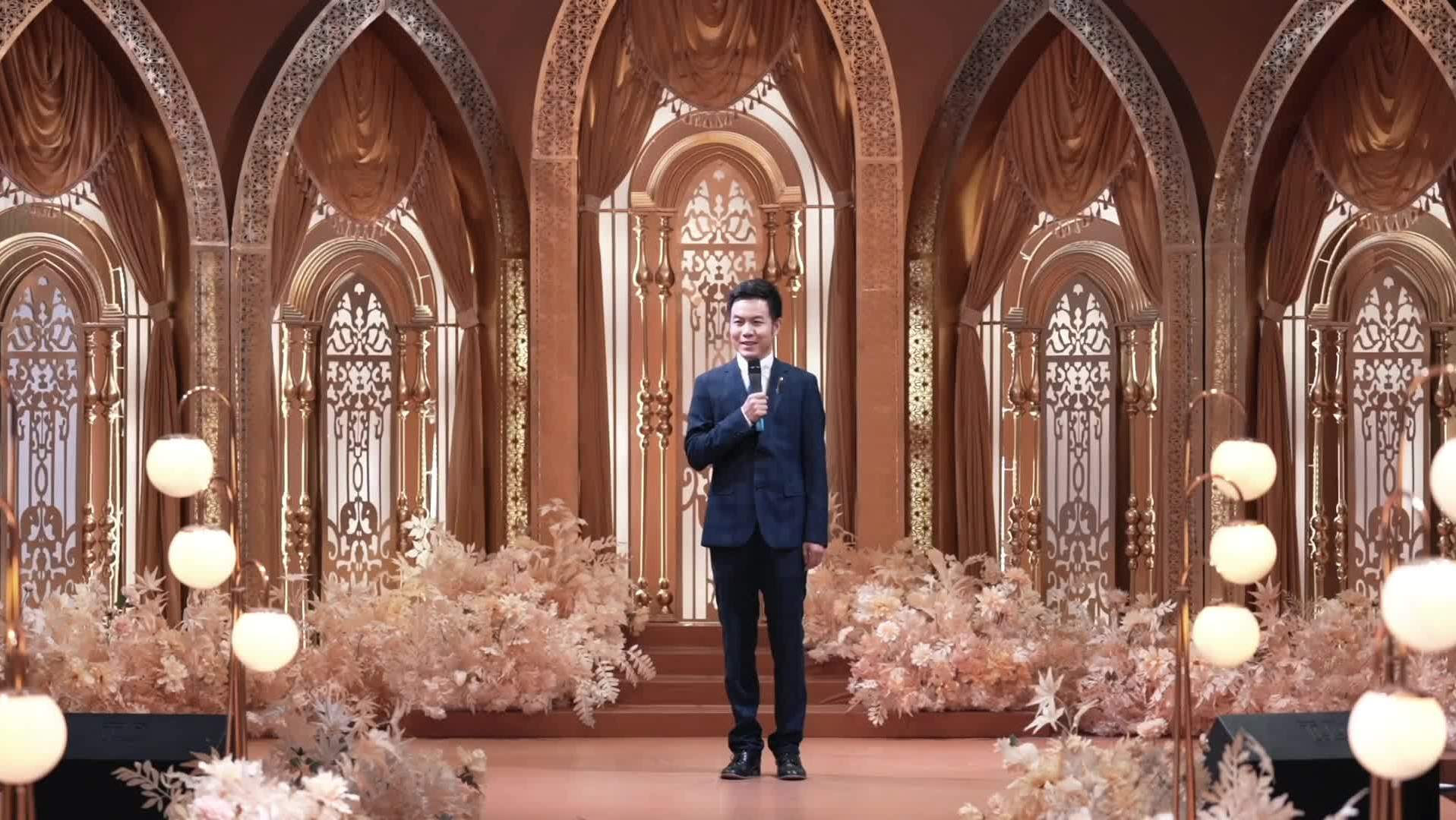 婚礼富丽堂皇，爱情自然纯粹