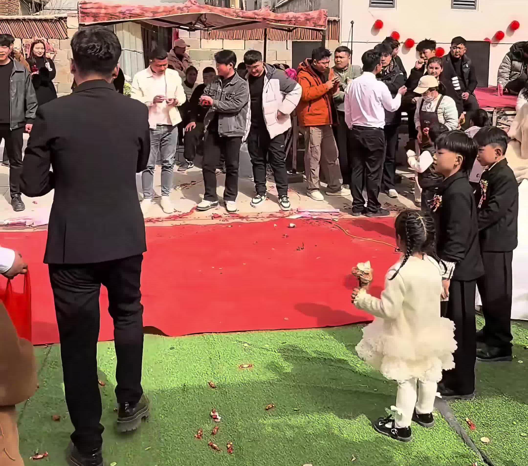 欢快的现场节目