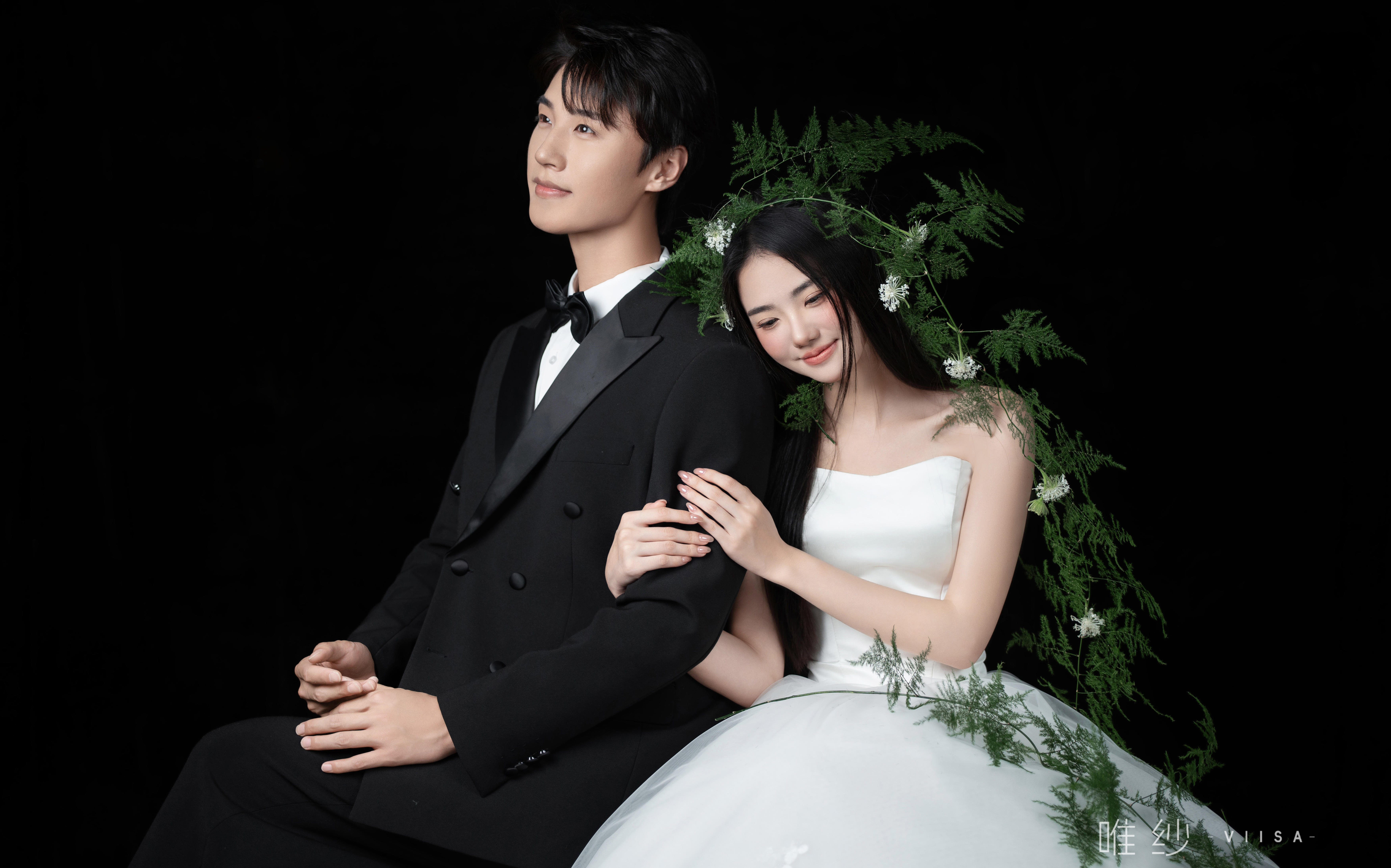 森系与极简碰撞的室内婚纱照