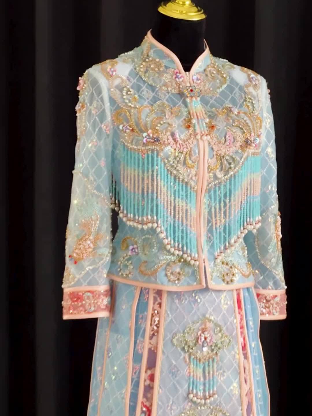 一眼就沦陷的冰蓝色秀禾服