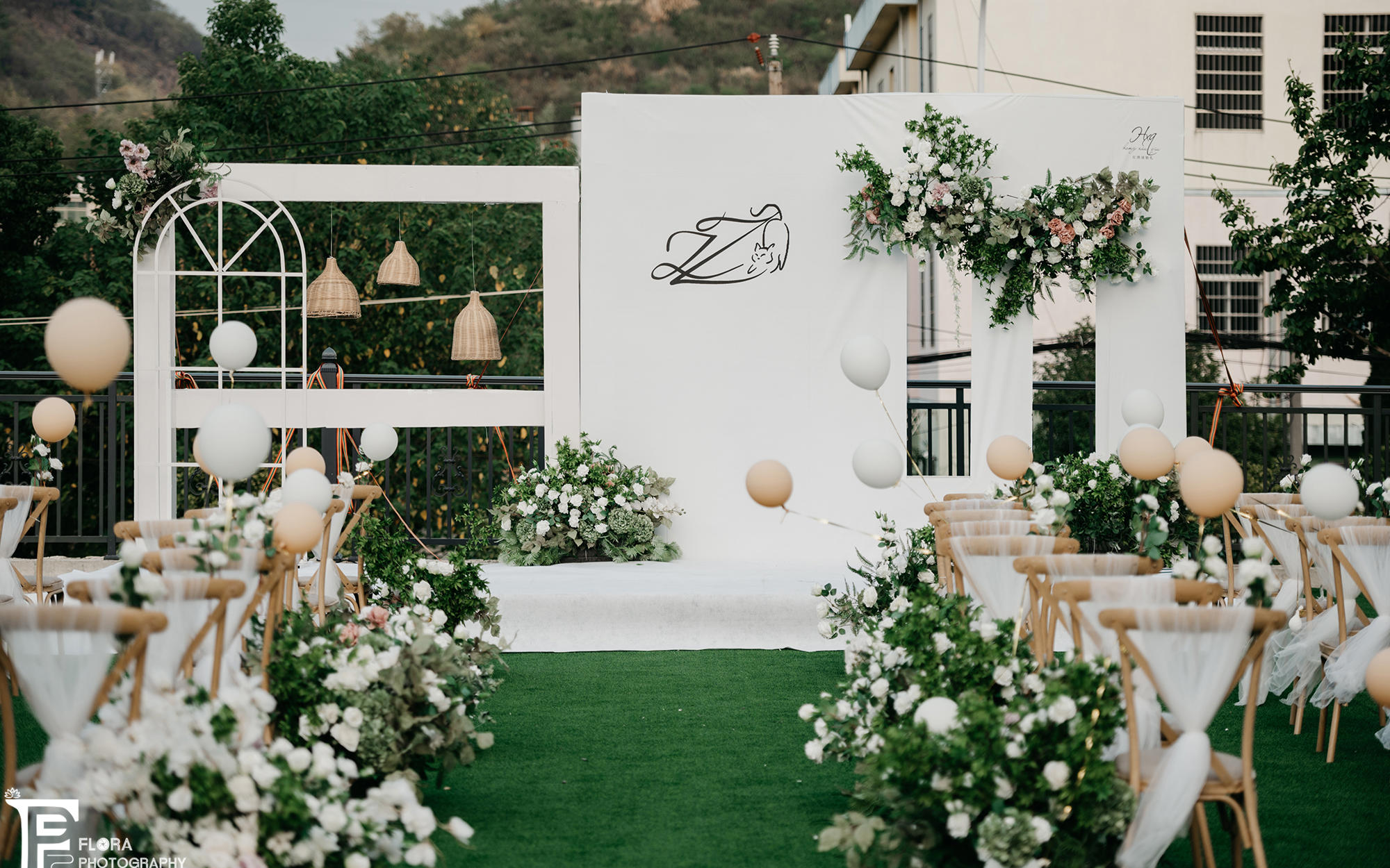 【本周限量复古文艺室内婚礼，花艺清新饱满】